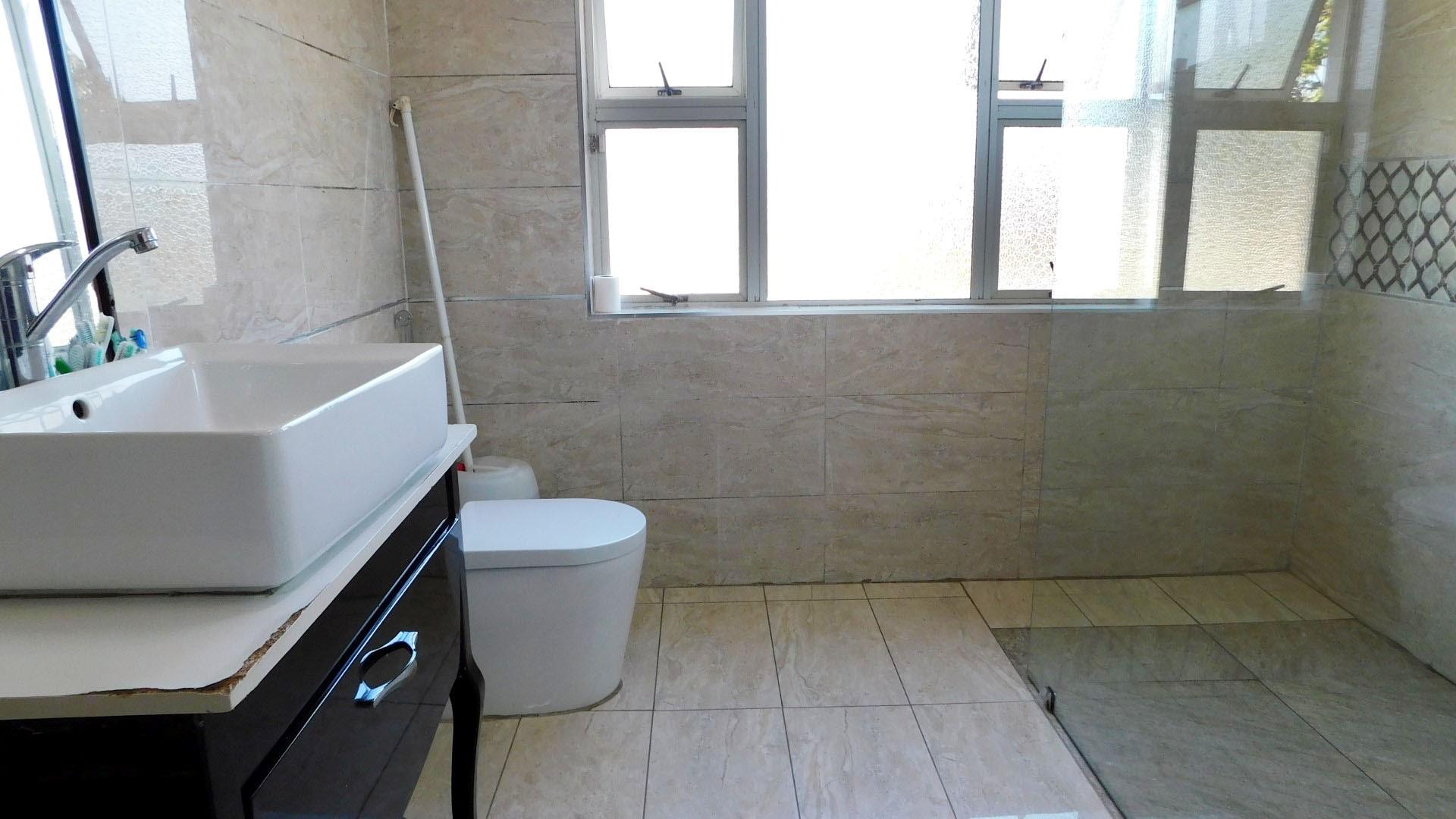 Main Bathroom - 12 square meters of property in Durban North 