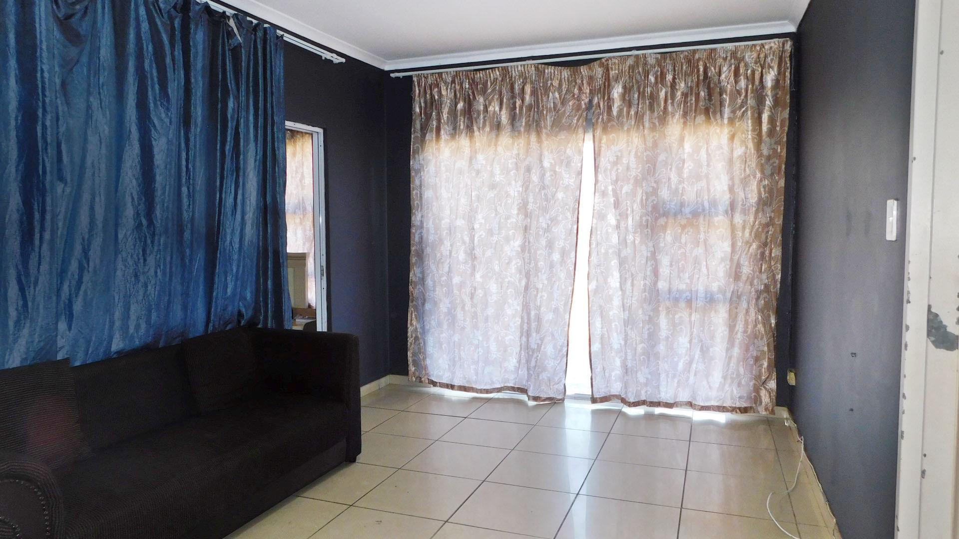 Lounges - 56 square meters of property in Durban North 