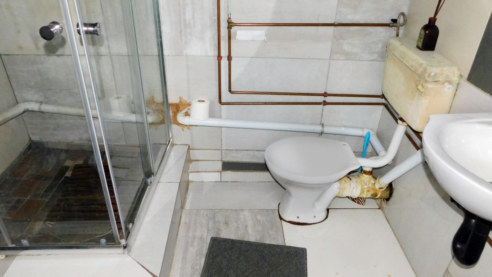 Main Bathroom - 12 square meters of property in Durban North 