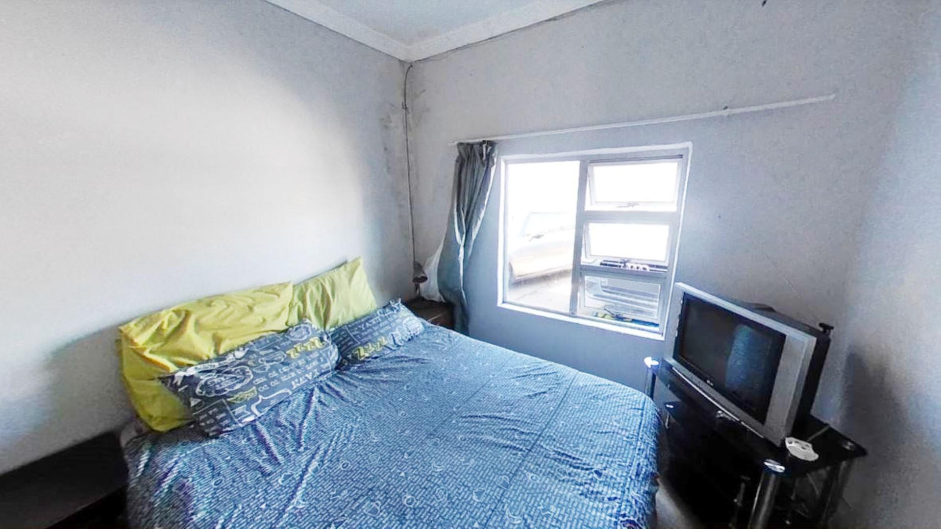 Main Bedroom - 28 square meters of property in Durban North 