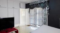 Bed Room 4 - 21 square meters of property in Durban North 