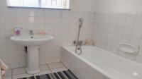 Bathroom 1 - 13 square meters of property in Hamberg