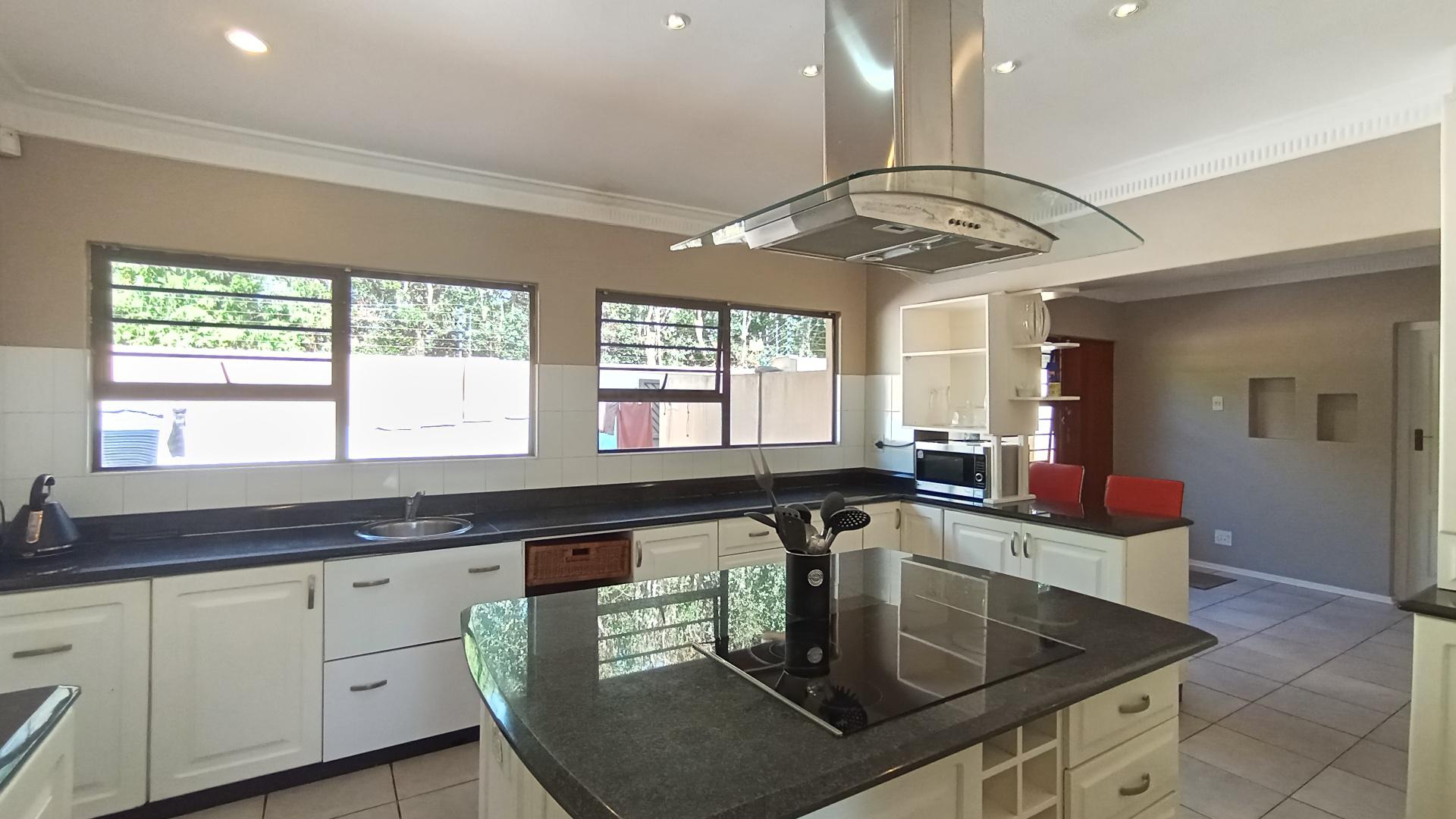 Kitchen - 25 square meters of property in Prestondale