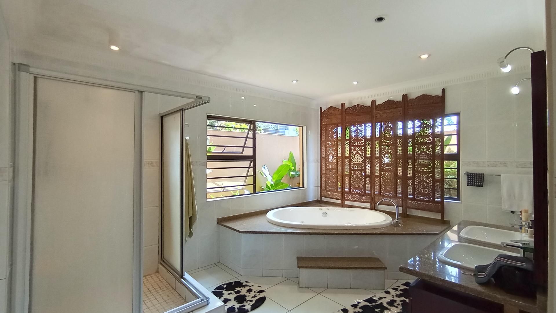 Main Bathroom - 21 square meters of property in Prestondale