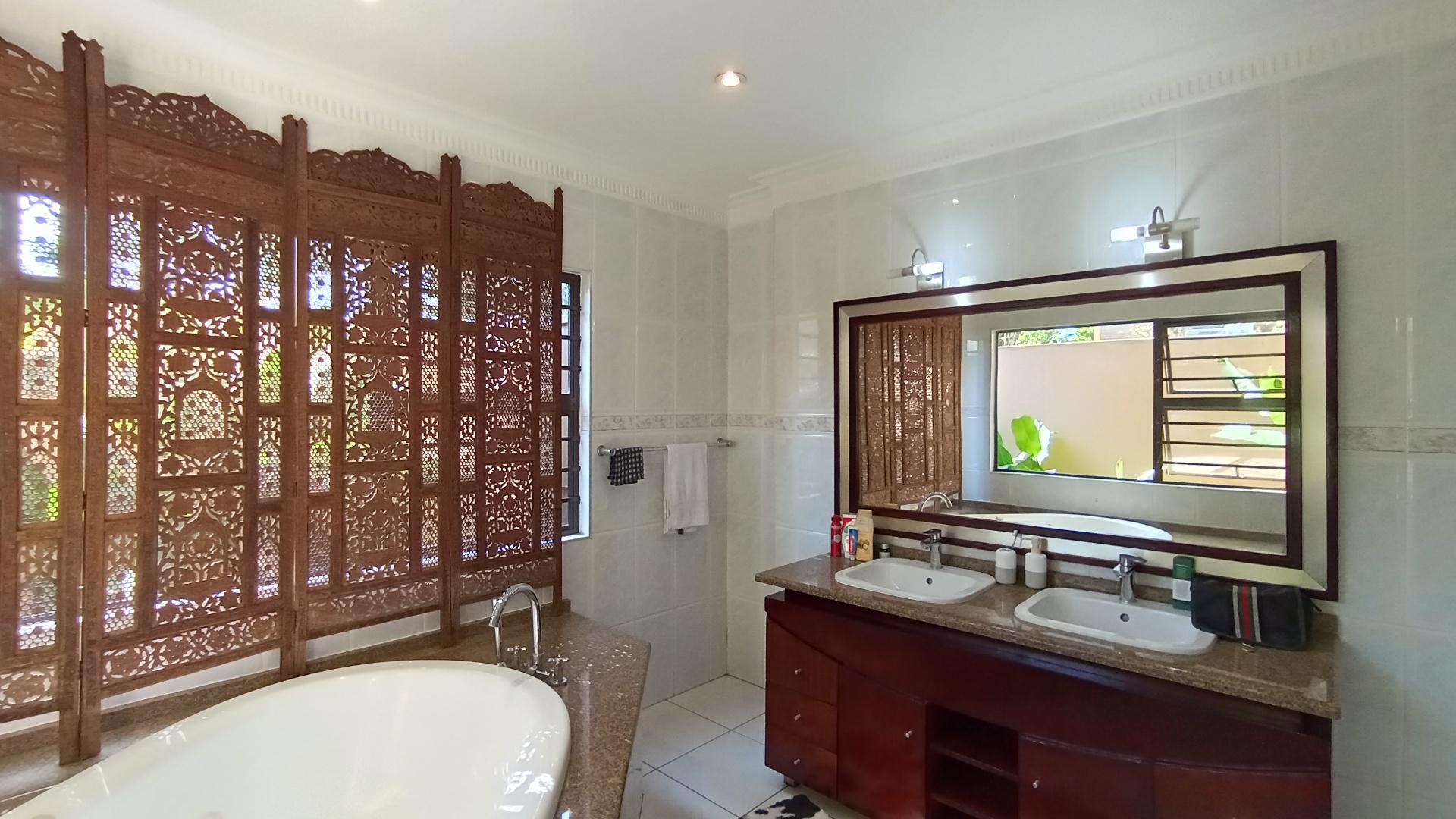 Main Bathroom - 21 square meters of property in Prestondale