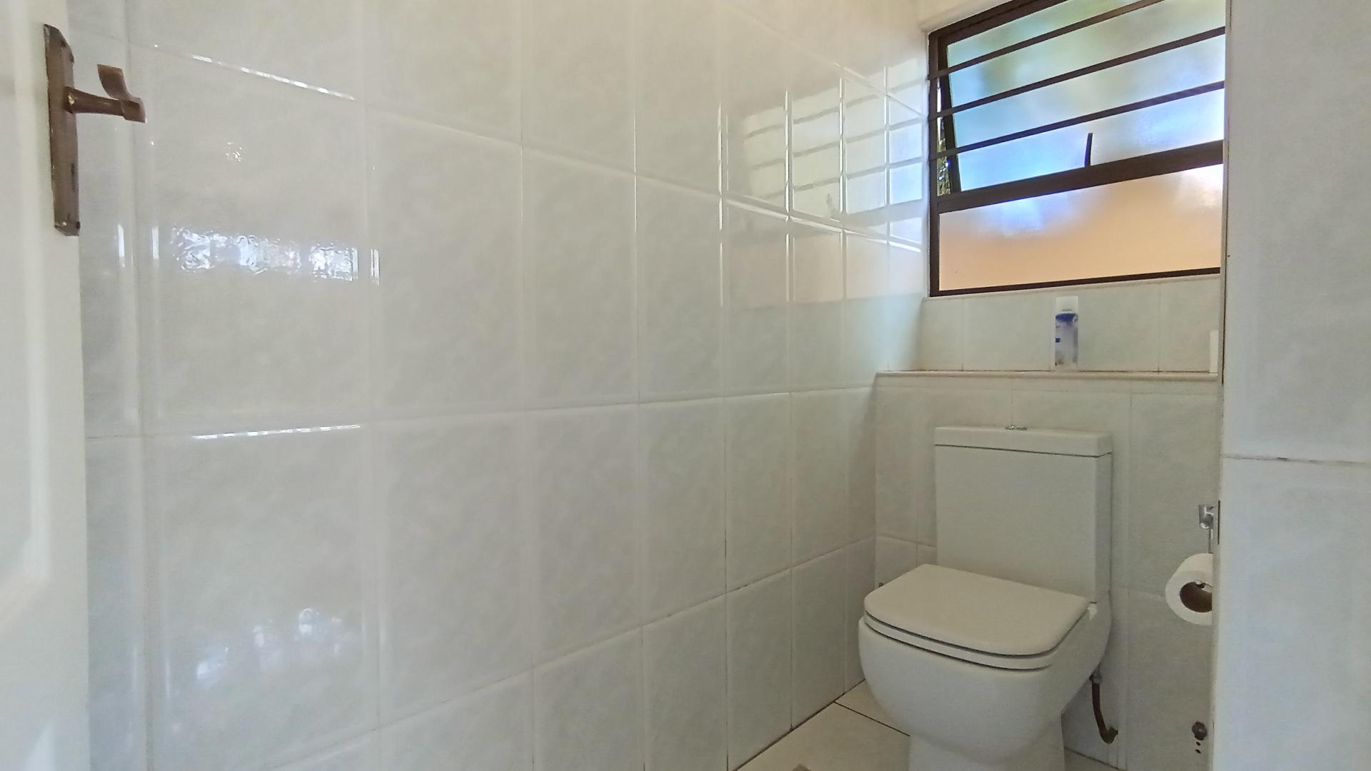 Main Bathroom - 21 square meters of property in Prestondale