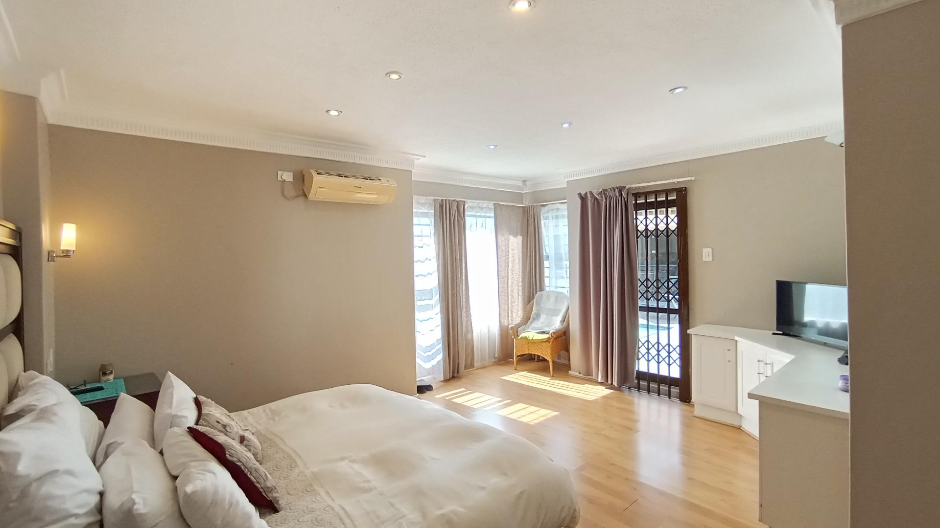 Main Bedroom - 27 square meters of property in Prestondale