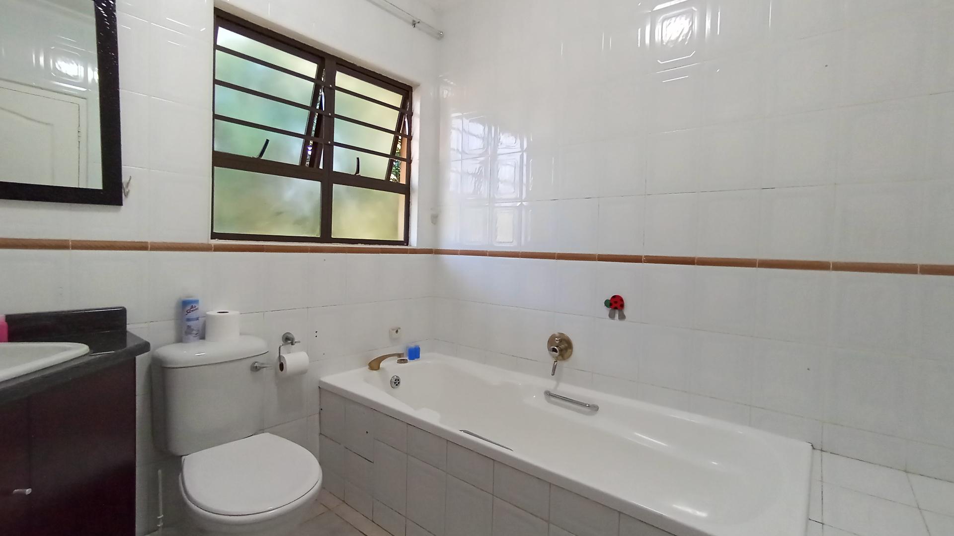 Bathroom 1 - 6 square meters of property in Prestondale