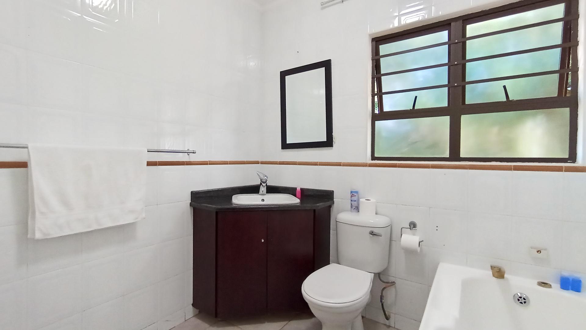Bathroom 1 - 6 square meters of property in Prestondale