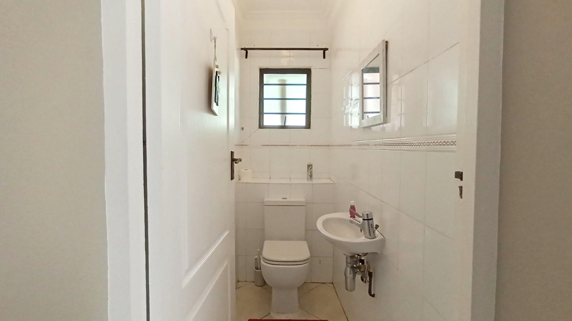 Guest Toilet - 3 square meters of property in Prestondale