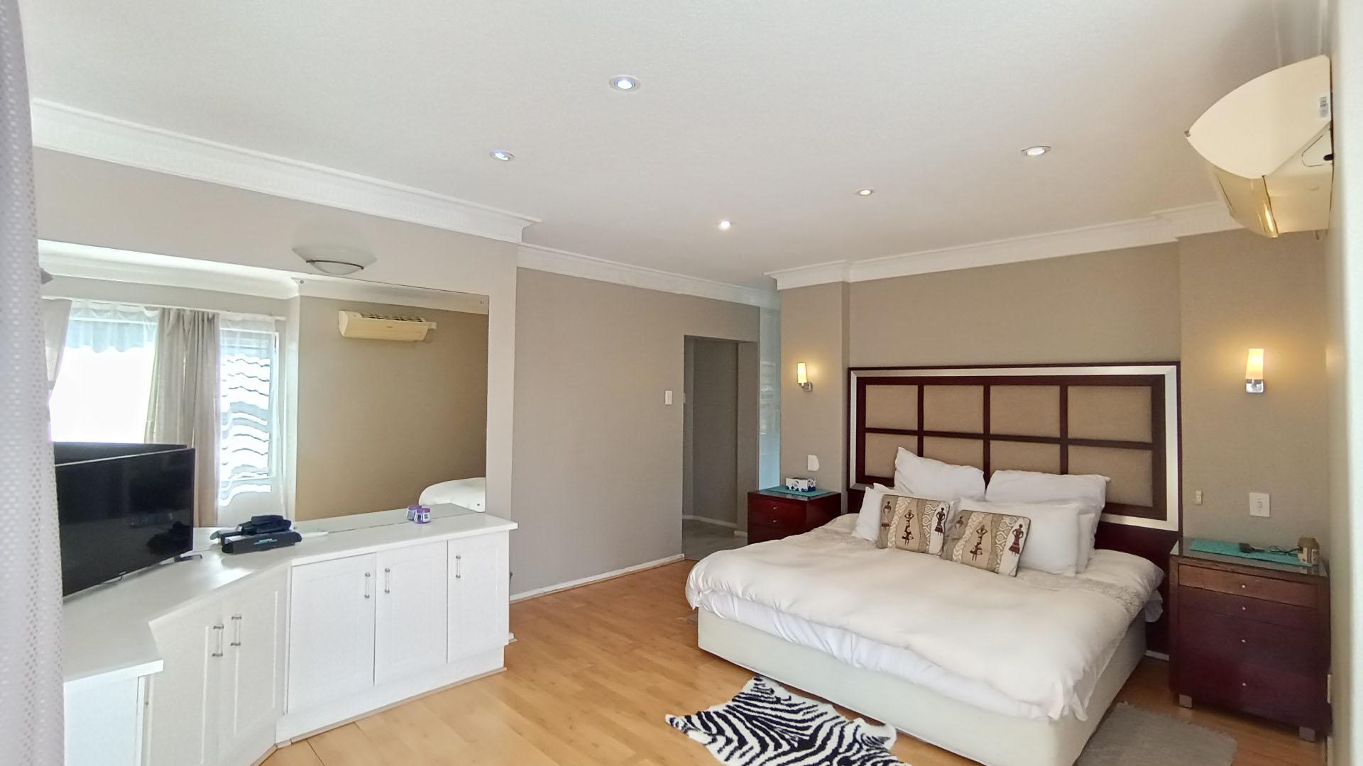 Main Bedroom - 27 square meters of property in Prestondale