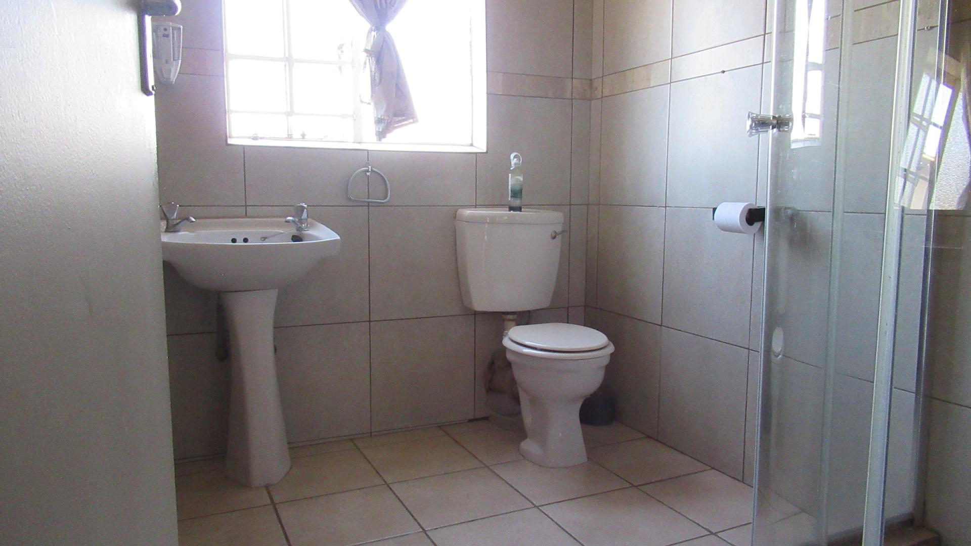 Bathroom 1 - 7 square meters of property in Ferryvale