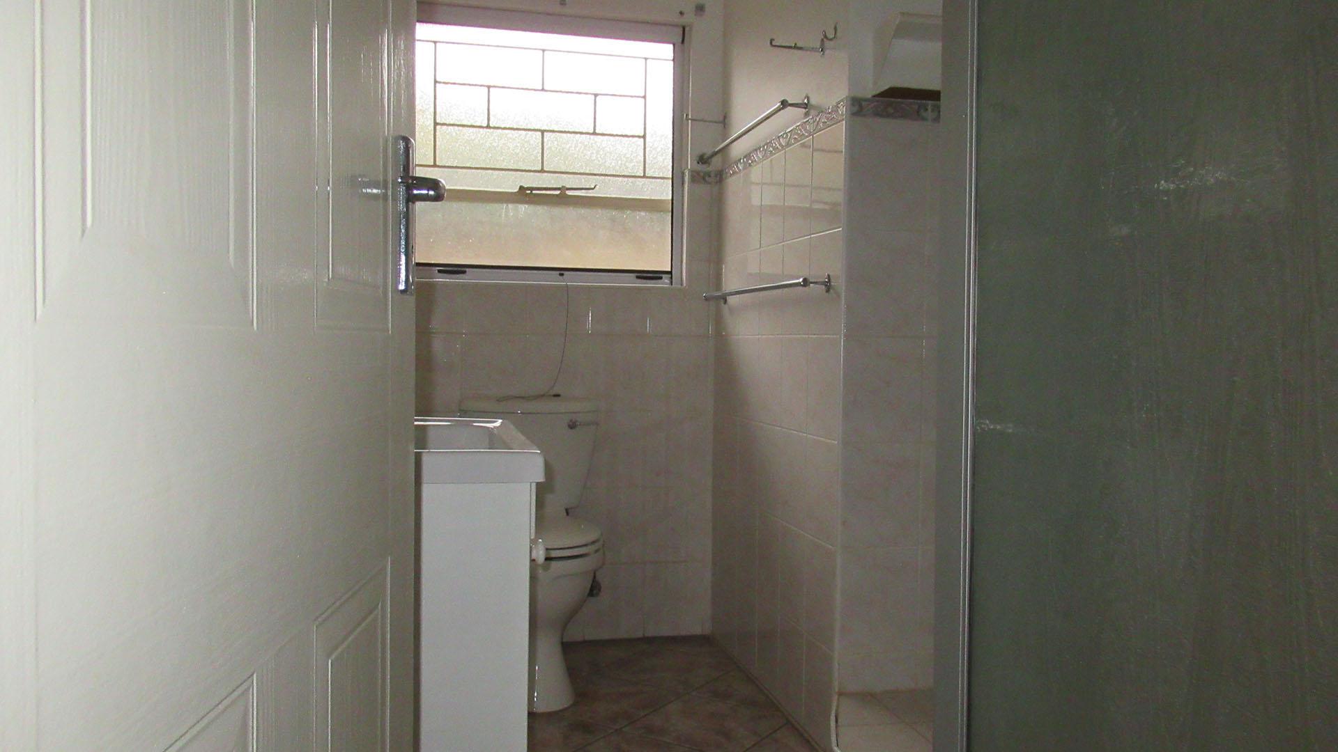 Bathroom 1 - 6 square meters of property in Little Falls