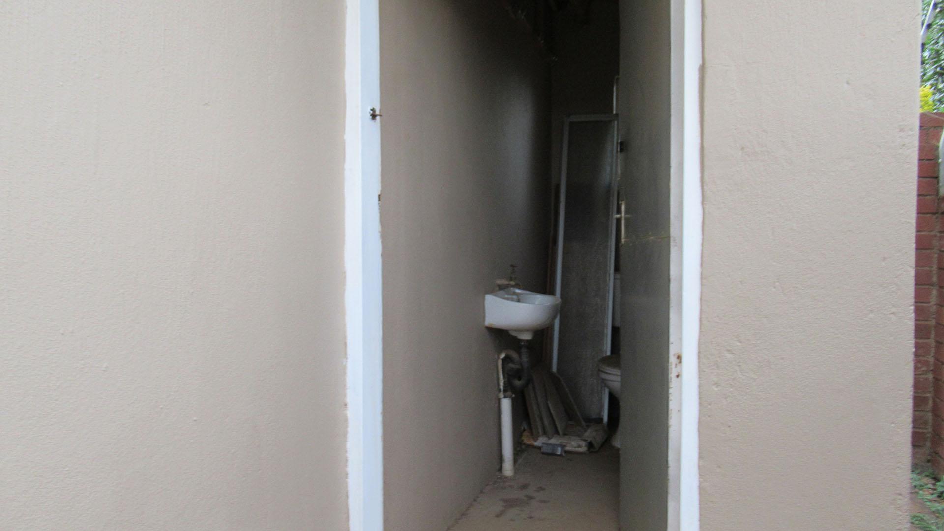 Staff Bathroom of property in Little Falls