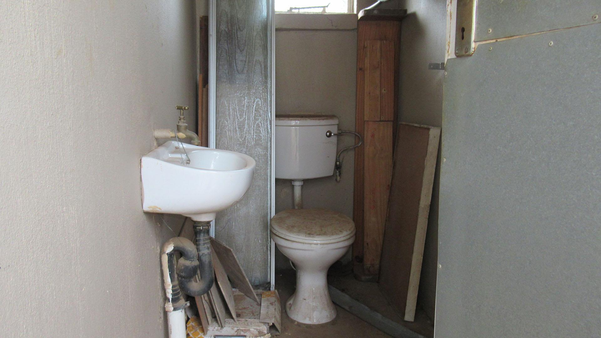 Staff Bathroom of property in Little Falls