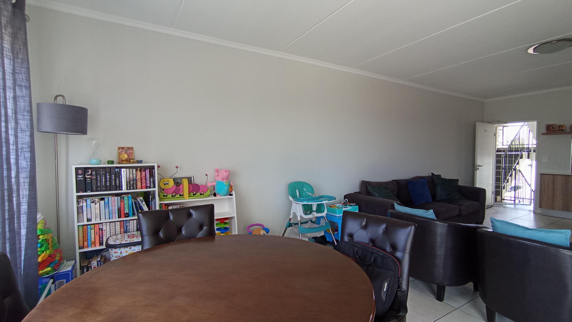 Dining Room - 13 square meters of property in Crowthorne AH