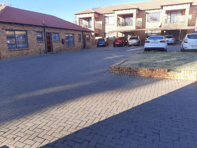2 Bedroom Simplex for Sale For Sale in Hamberg - MR586566