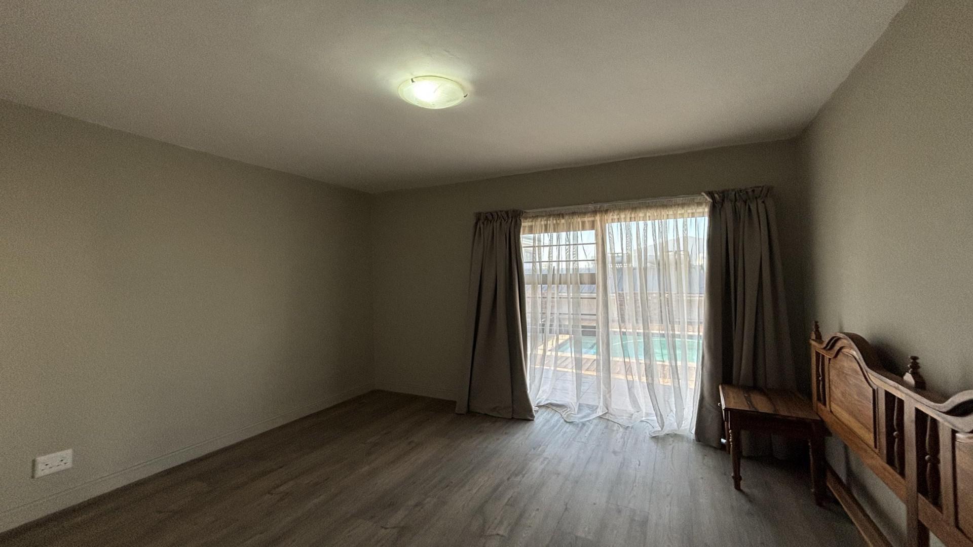 Bed Room 2 of property in Humewood 