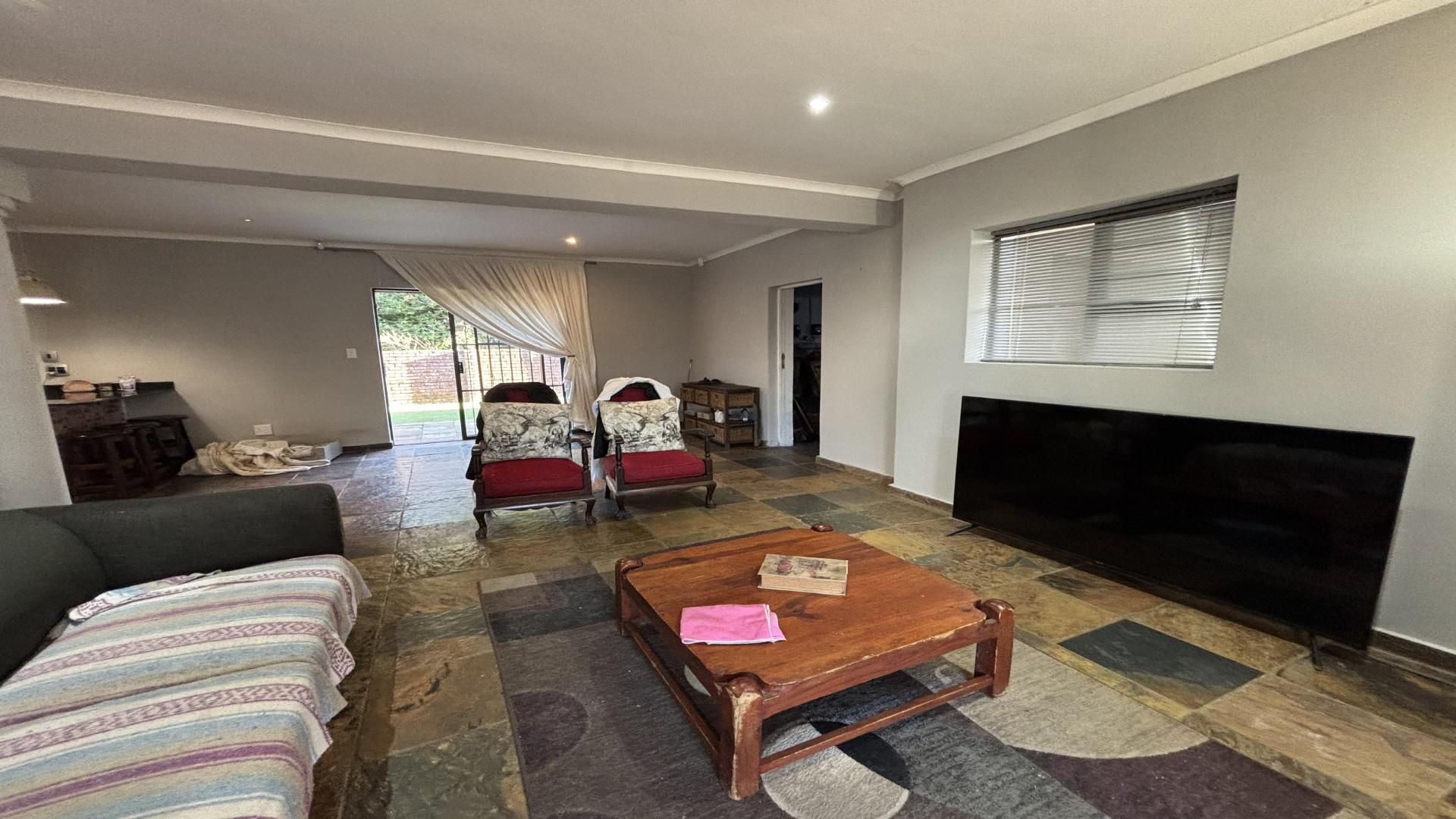 Lounges of property in Humewood 