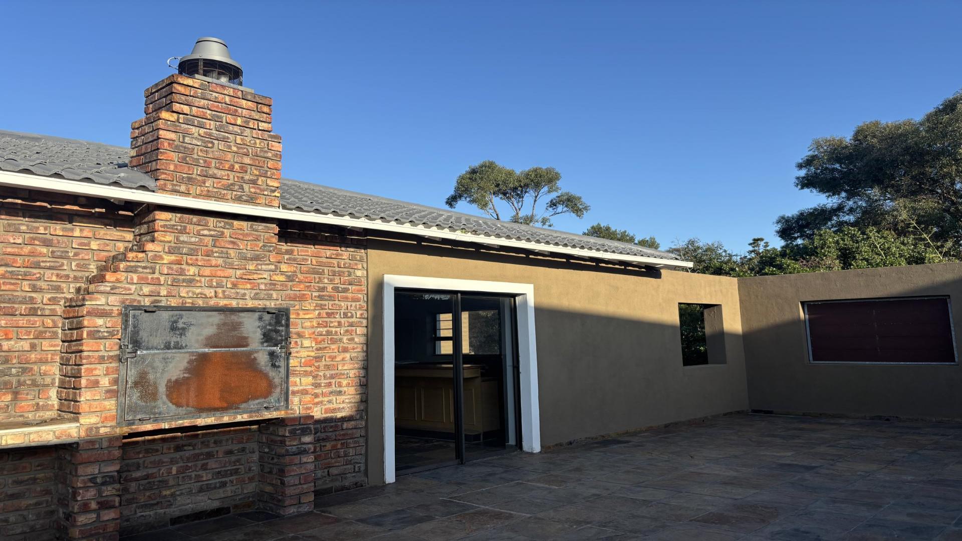 Patio of property in Humewood 