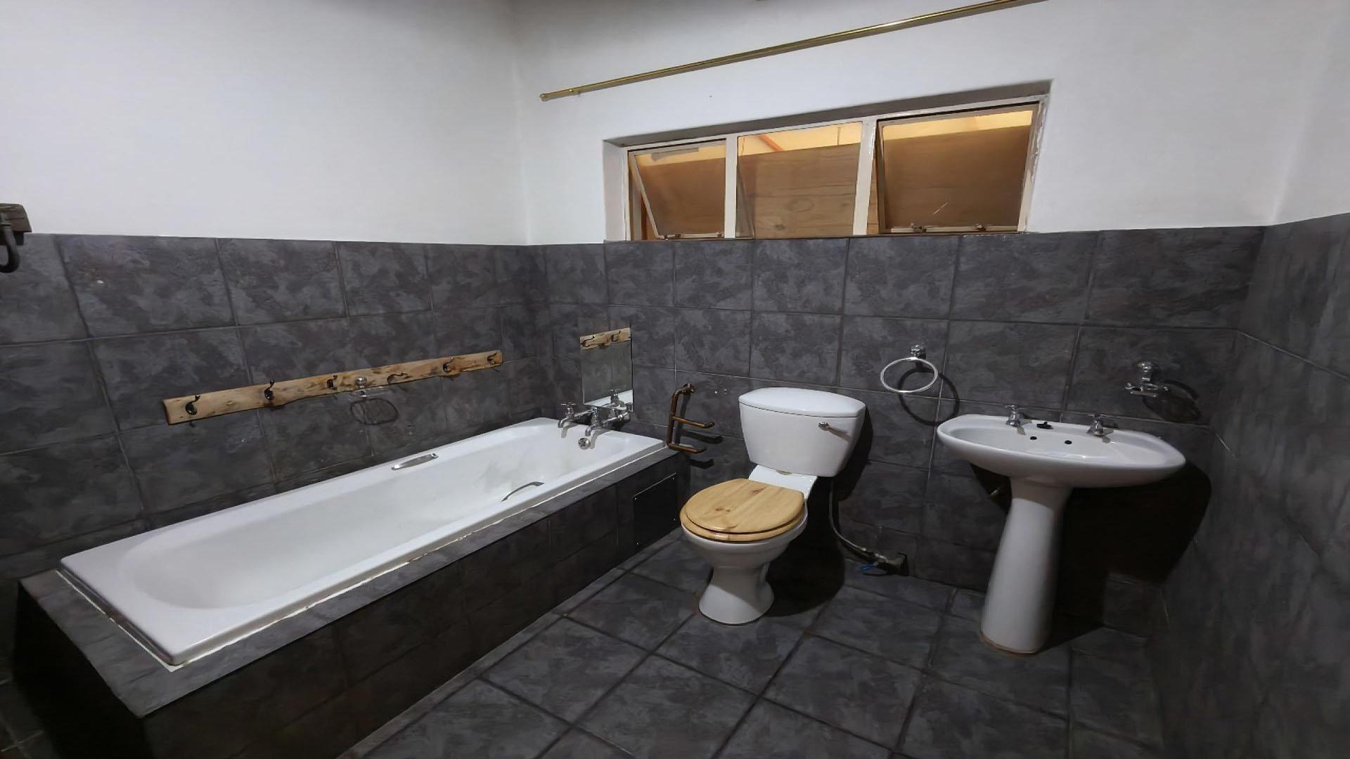 Bathroom 1 of property in Rustenburg