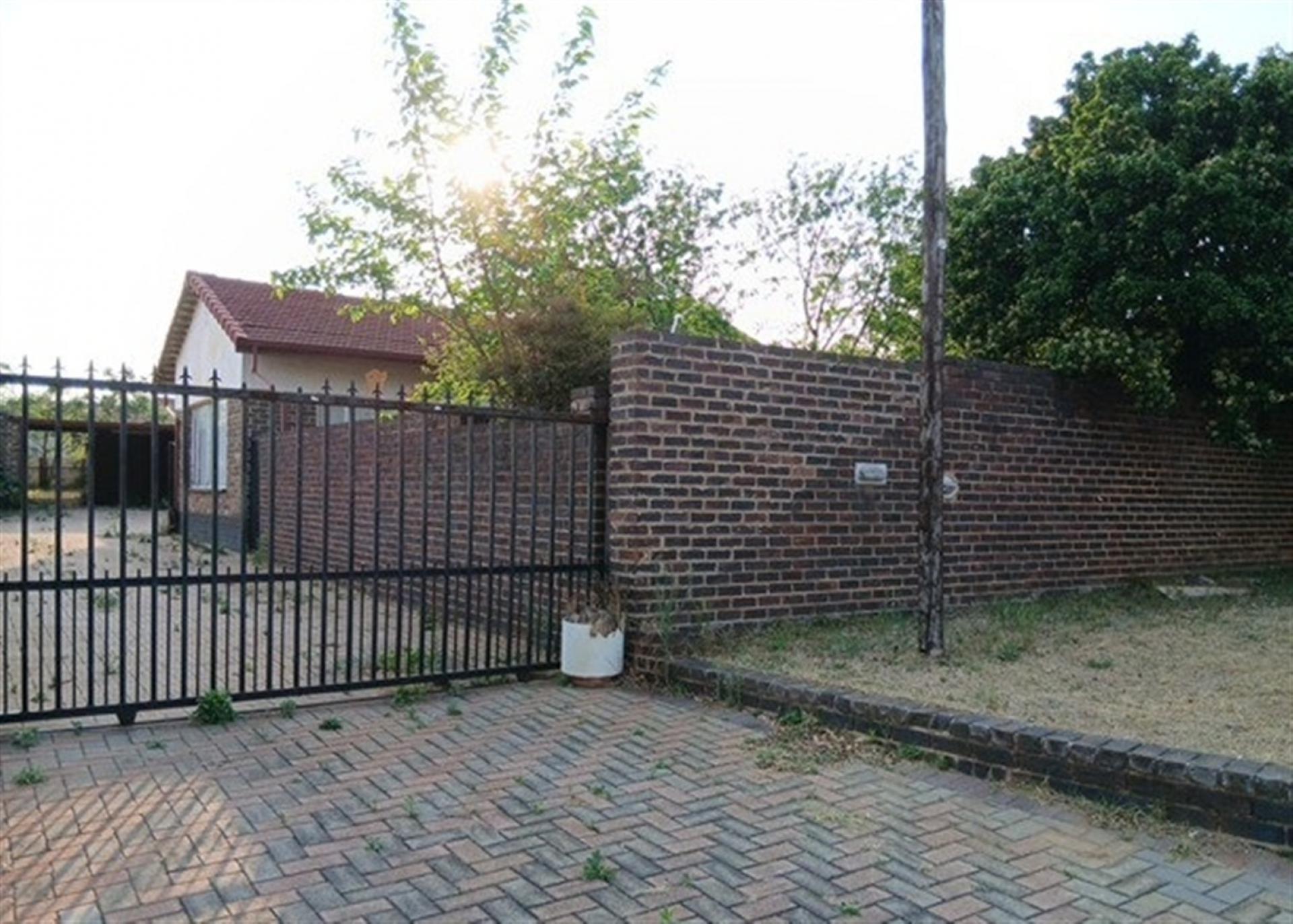 Front View of property in Witpoortjie