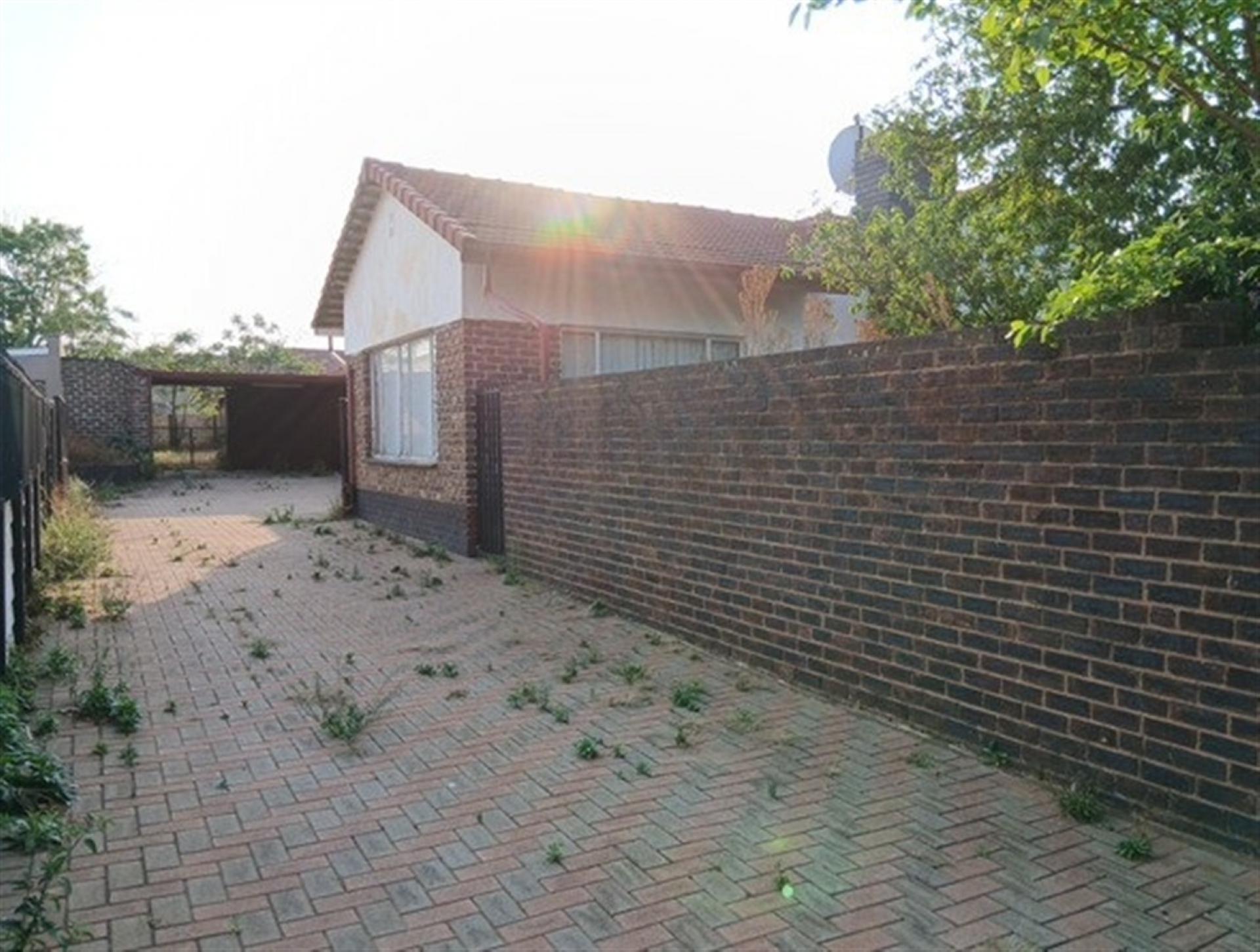 Front View of property in Witpoortjie