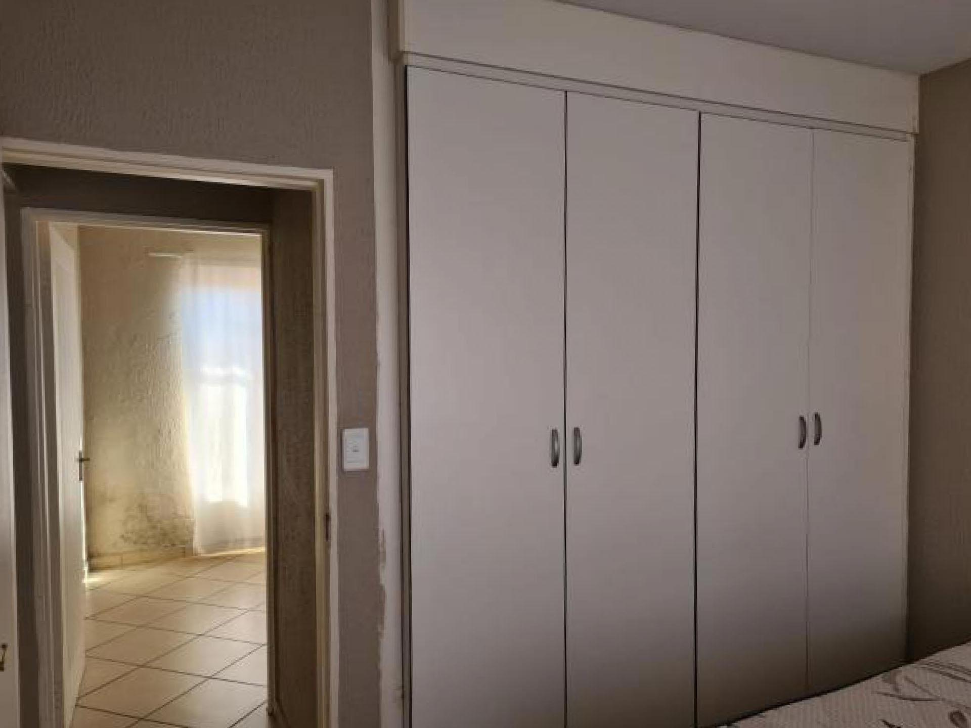 Bed Room 1 of property in Krugersrus