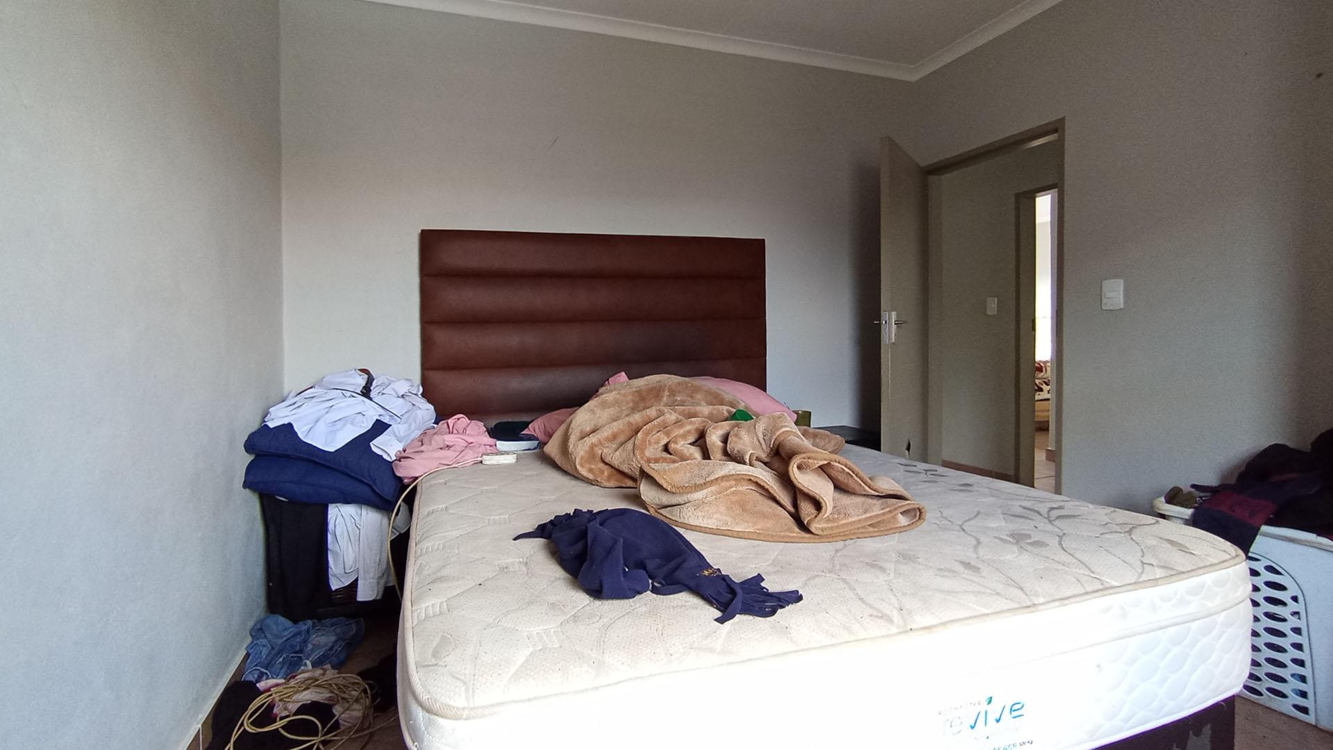Bed Room 1 - 12 square meters of property in Andeon