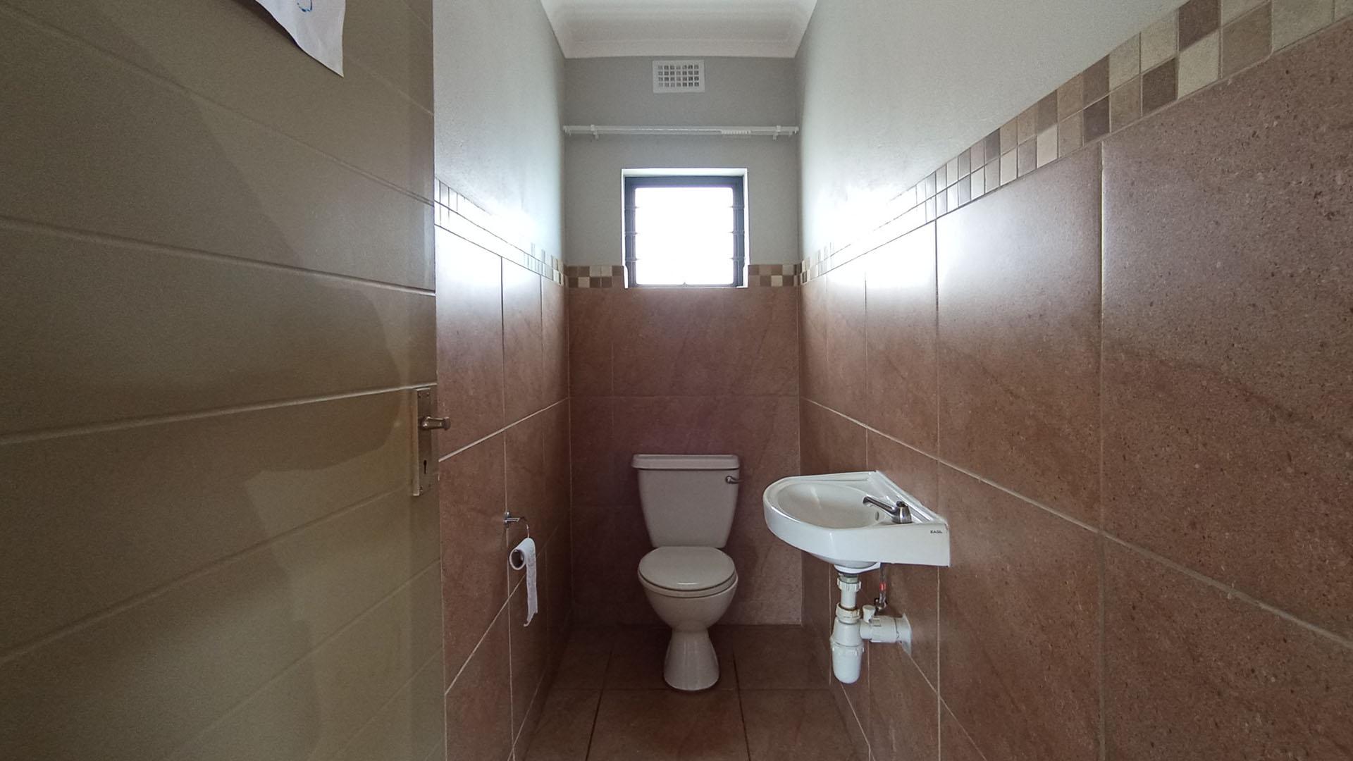 Guest Toilet - 4 square meters of property in Andeon