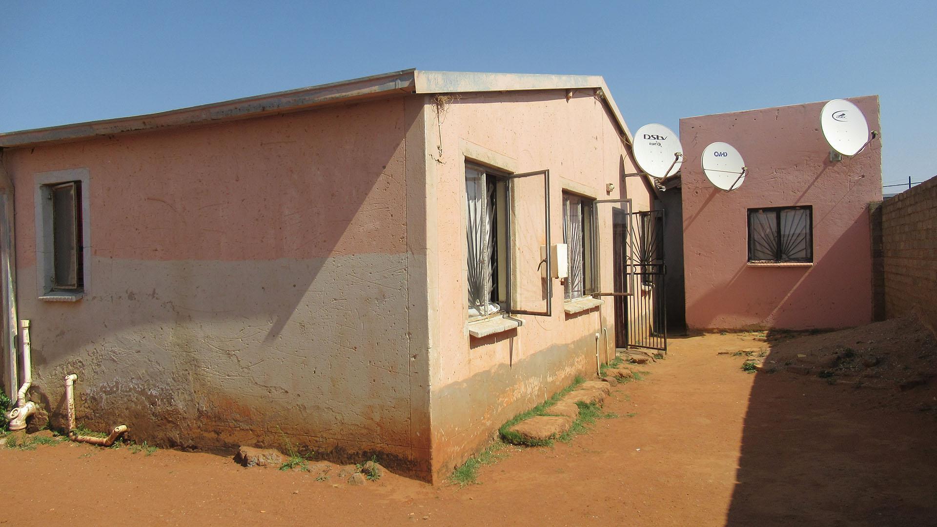 Front View of property in Protea Glen