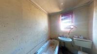 Bathroom 1 - 5 square meters of property in Protea Glen