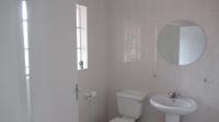 Bathroom 1 - 5 square meters of property in Bezuidenhout Valley