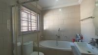 Bathroom 2 - 5 square meters of property in Goedeburg