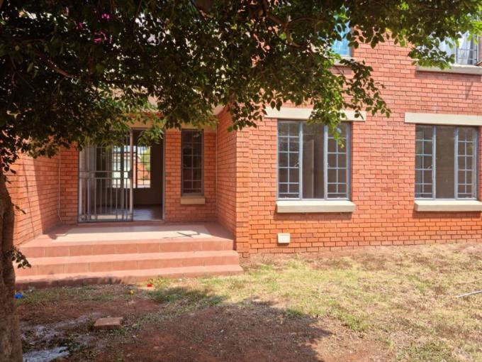 2 Bedroom Simplex for Sale For Sale in Mooikloof Ridge - MR586971