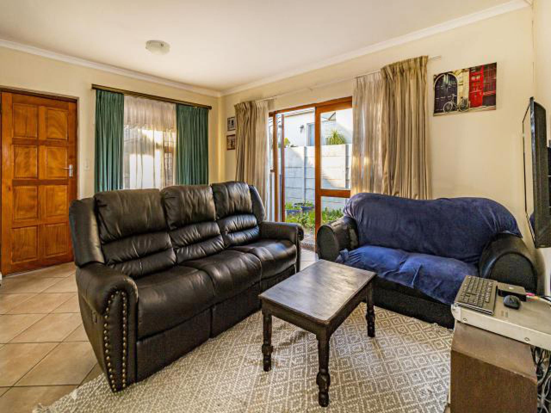 Standard Bank EasySell 2 Bedroom House for Sale in Gordons B