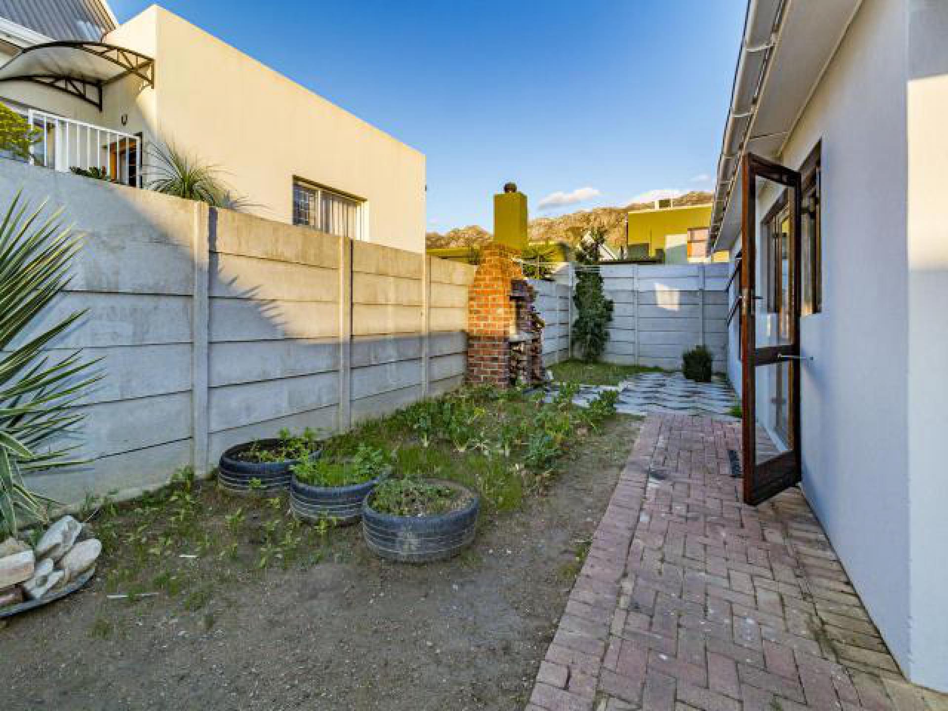 Standard Bank EasySell 2 Bedroom House for Sale in Gordons B