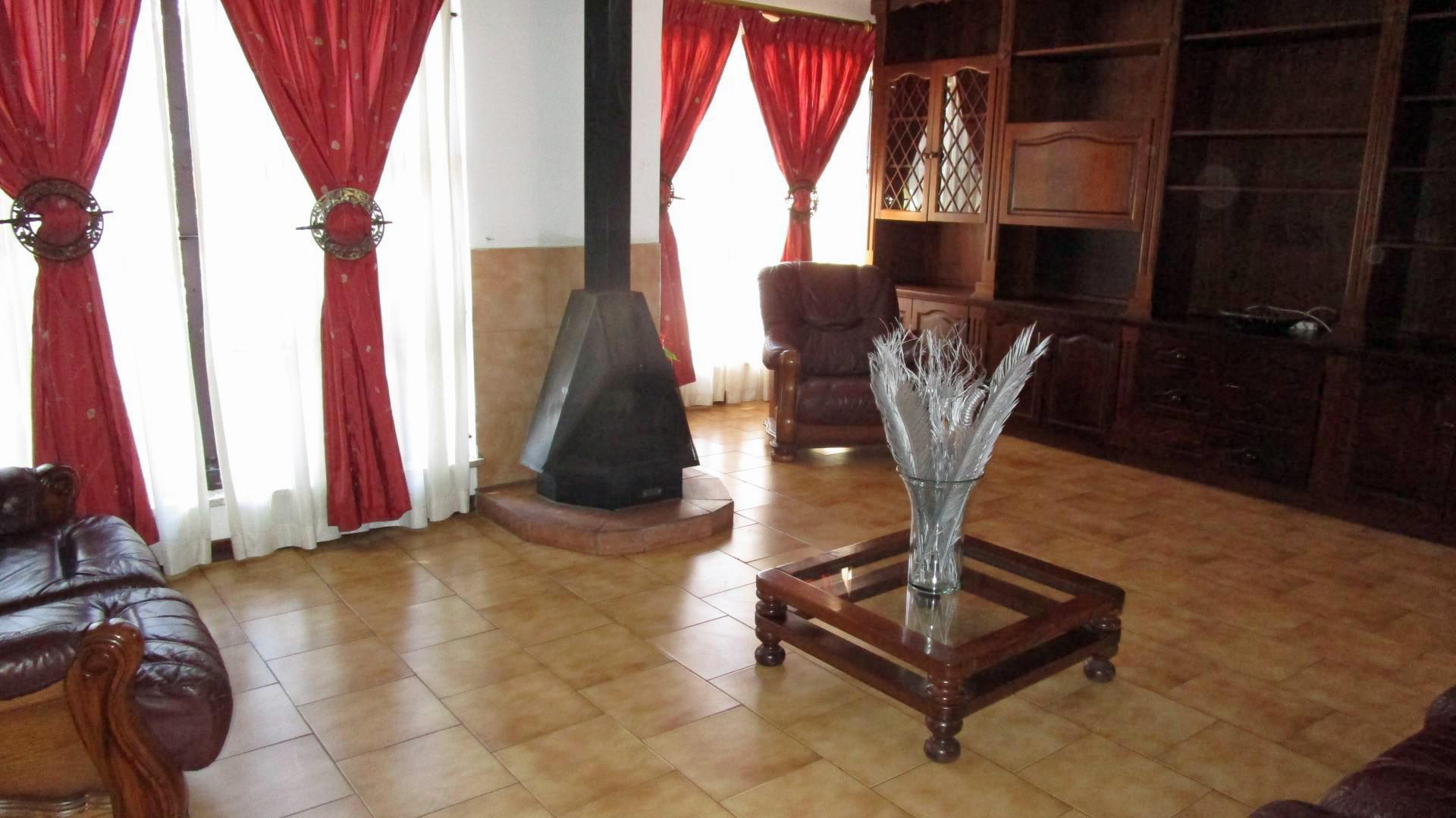 Lounges - 50 square meters of property in Vanderbijlpark