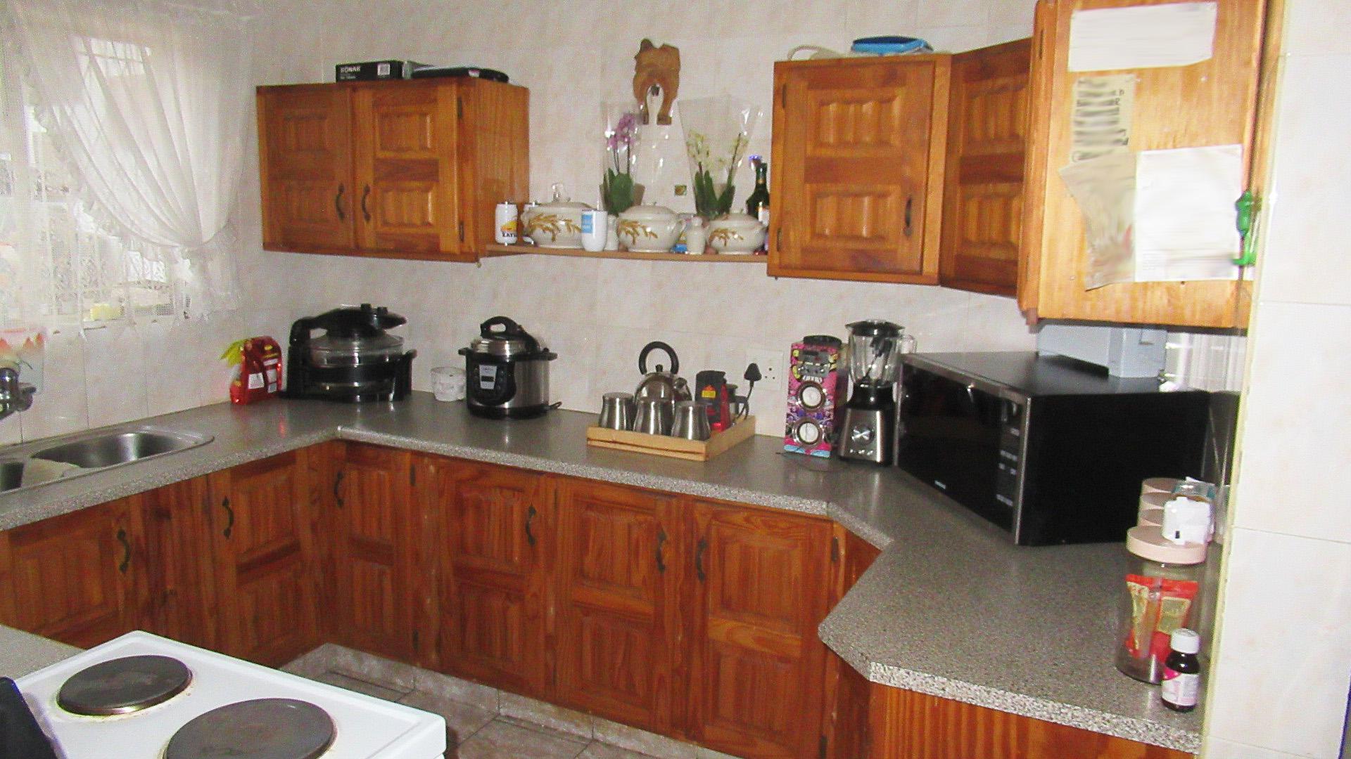 Kitchen - 9 square meters of property in Vanderbijlpark