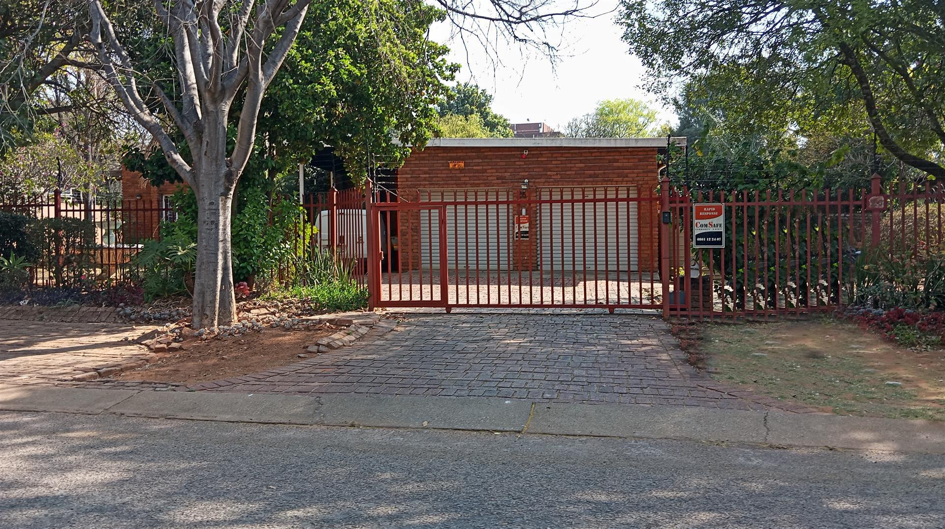 Front View of property in Lynnwood Ridge