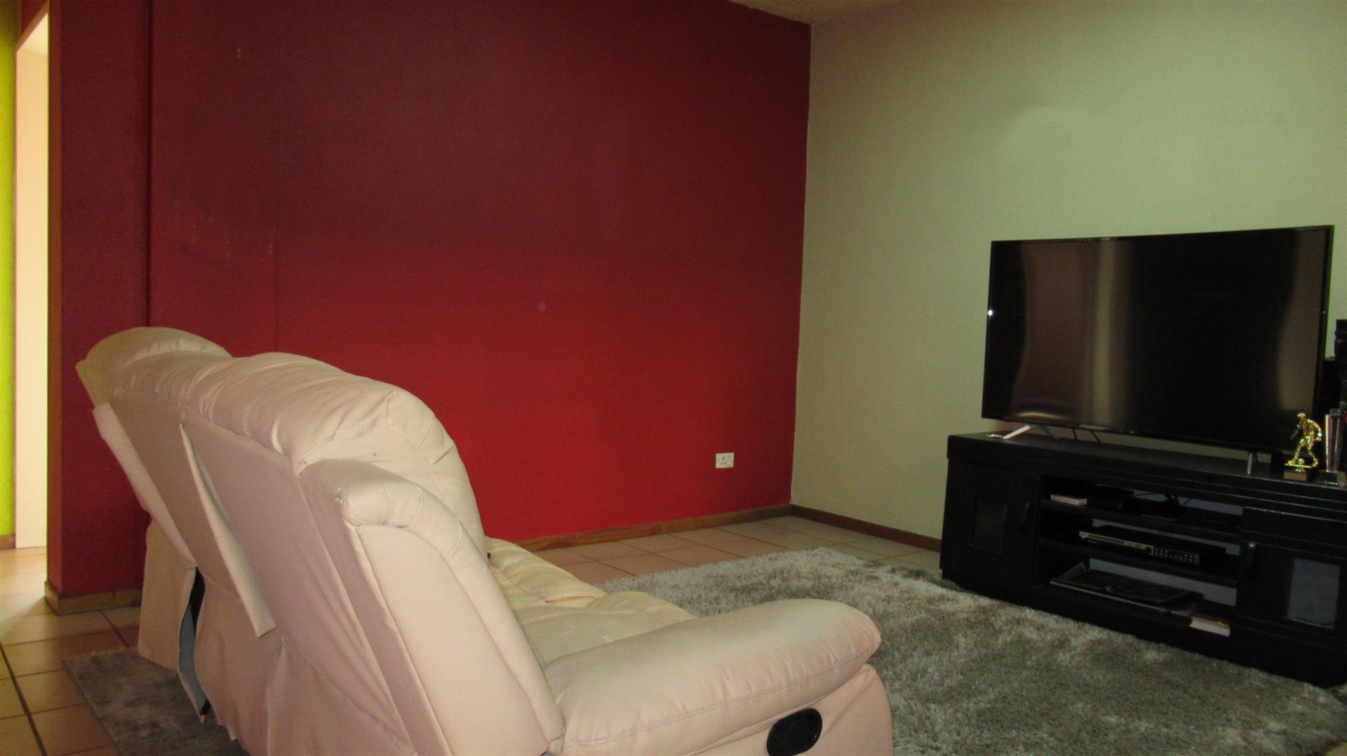 Lounges - 14 square meters of property in Kempton Park