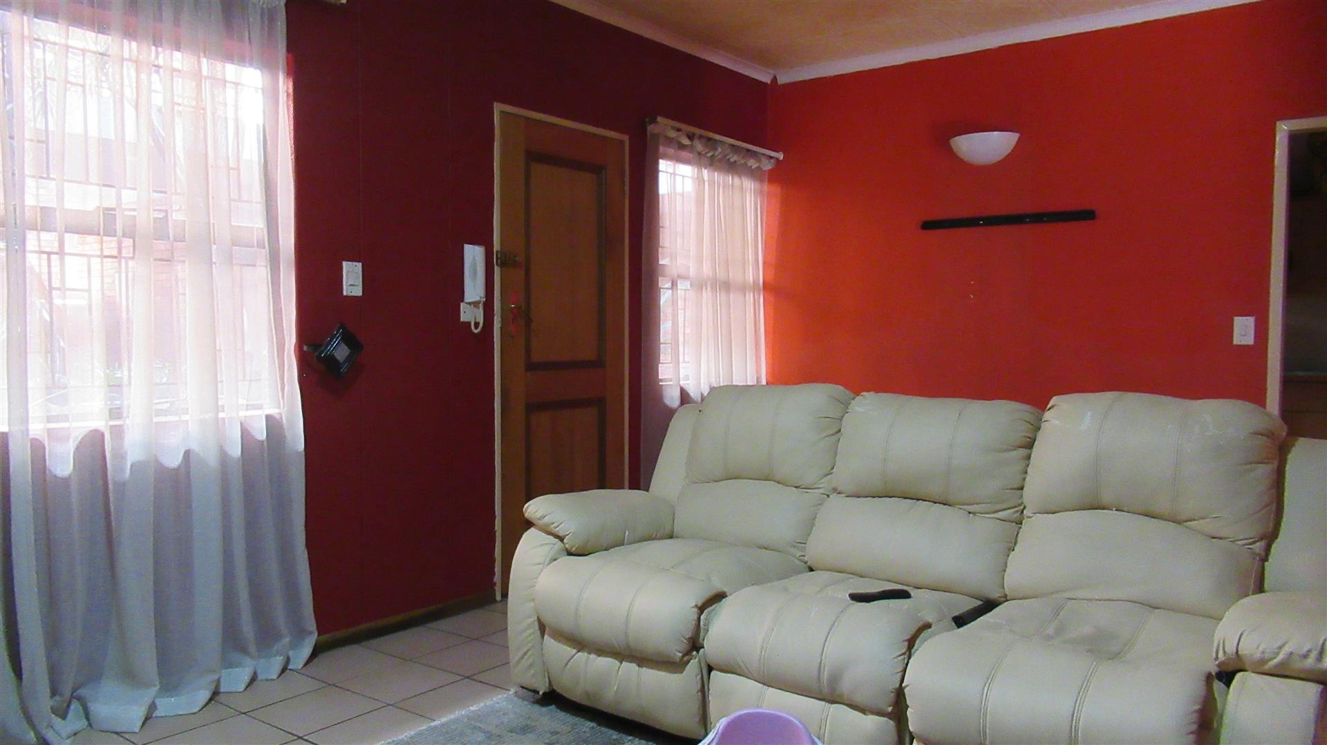 Lounges - 14 square meters of property in Kempton Park
