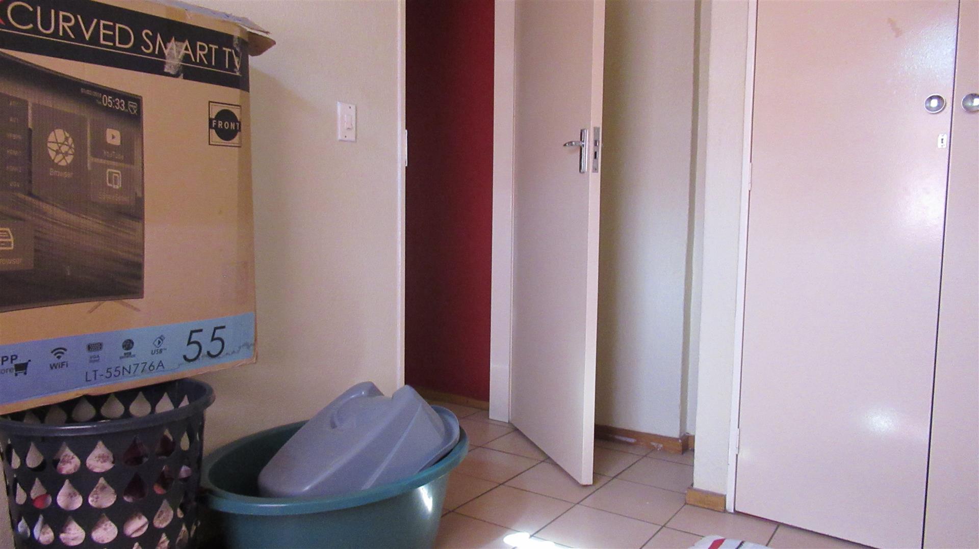 Bed Room 1 - 10 square meters of property in Kempton Park