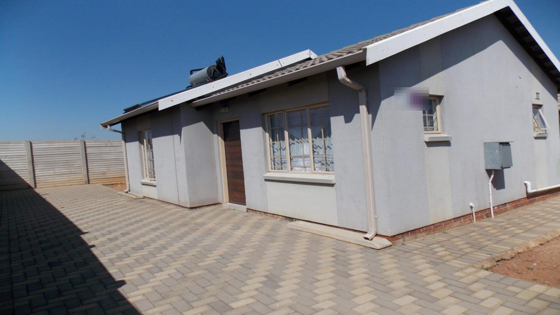 Front View of property in Palm Ridge