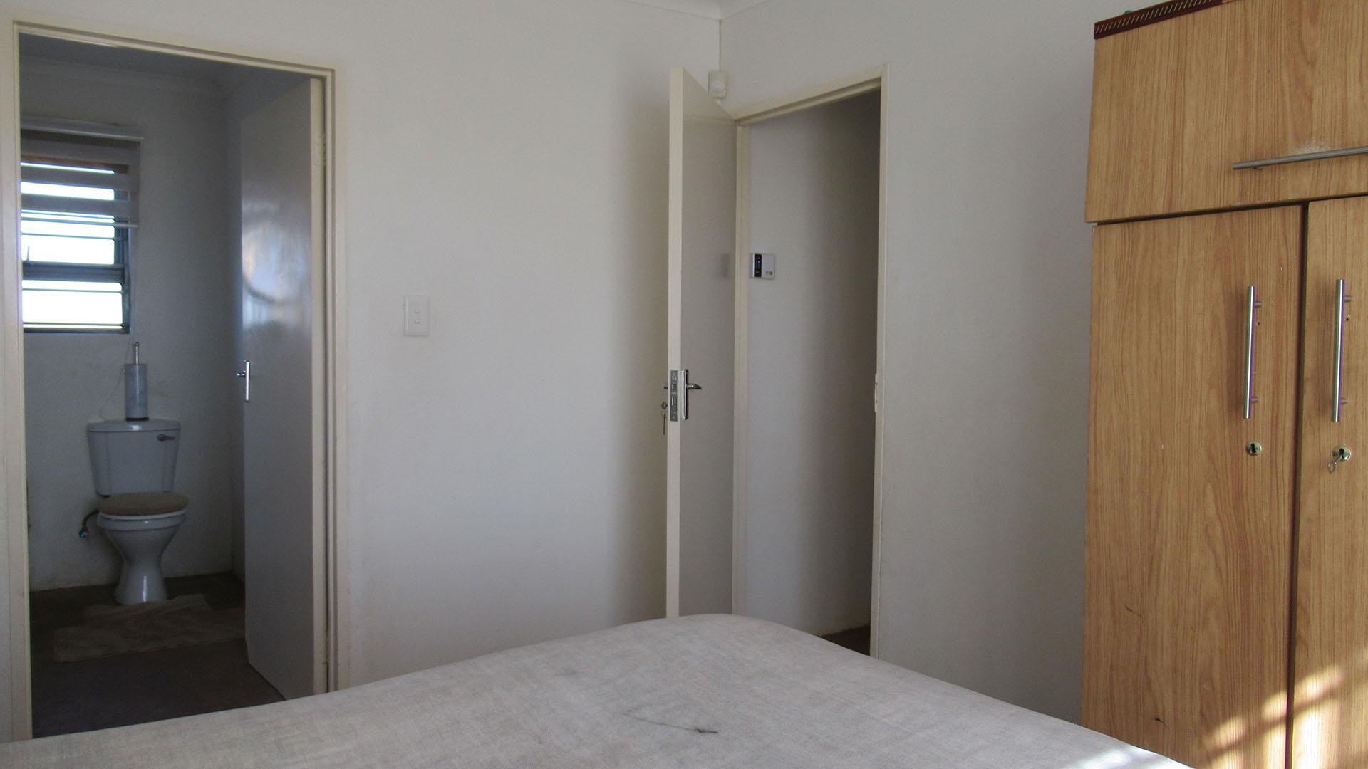Main Bedroom - 13 square meters of property in Soweto