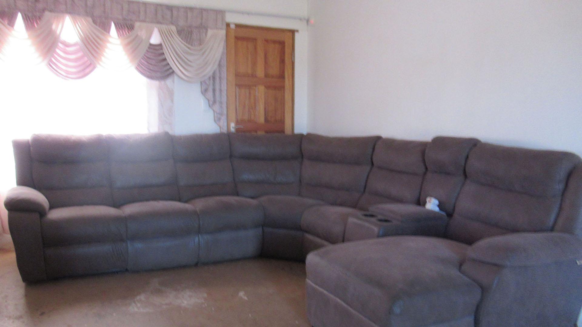 Lounges - 19 square meters of property in Soweto