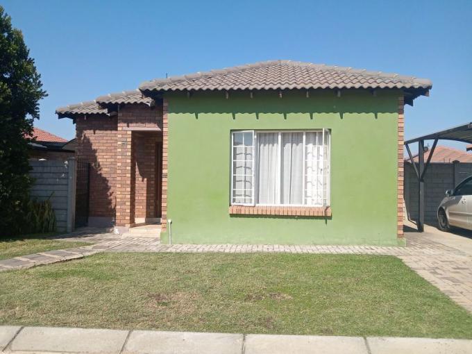 2 Bedroom Simplex for Sale For Sale in Waterval East - MR587323