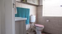 Main Bathroom of property in Greenhills