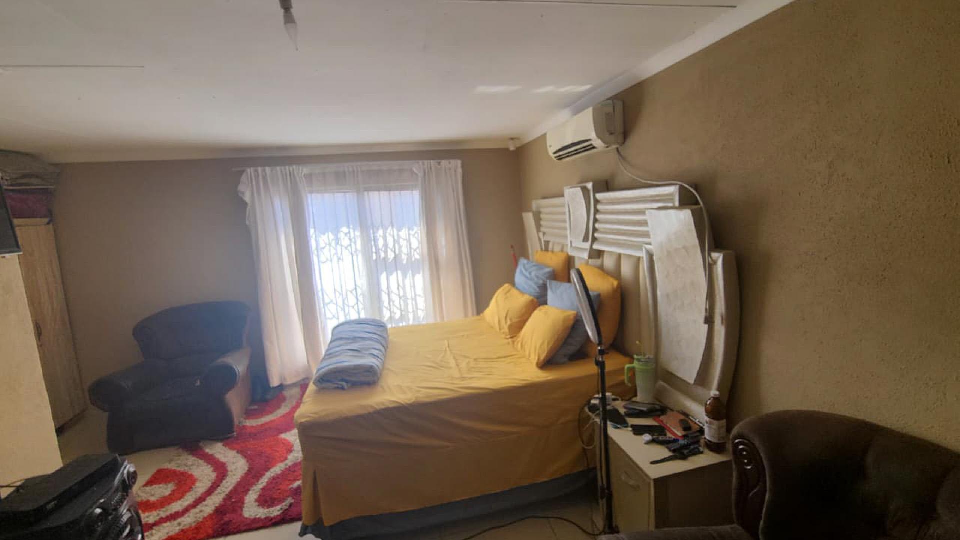 Bed Room 1 of property in Emalahleni (Witbank) 