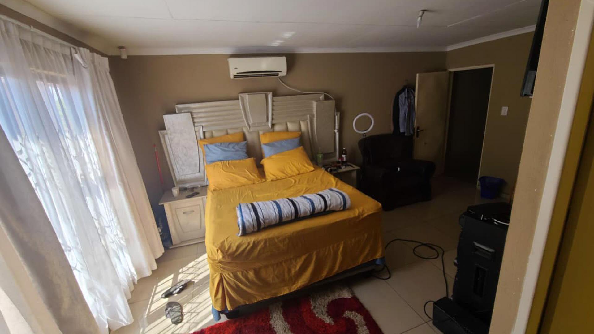 Bed Room 1 of property in Emalahleni (Witbank) 